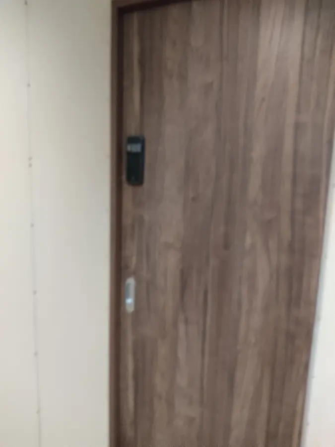 扉に設置した指紋センサーの位置