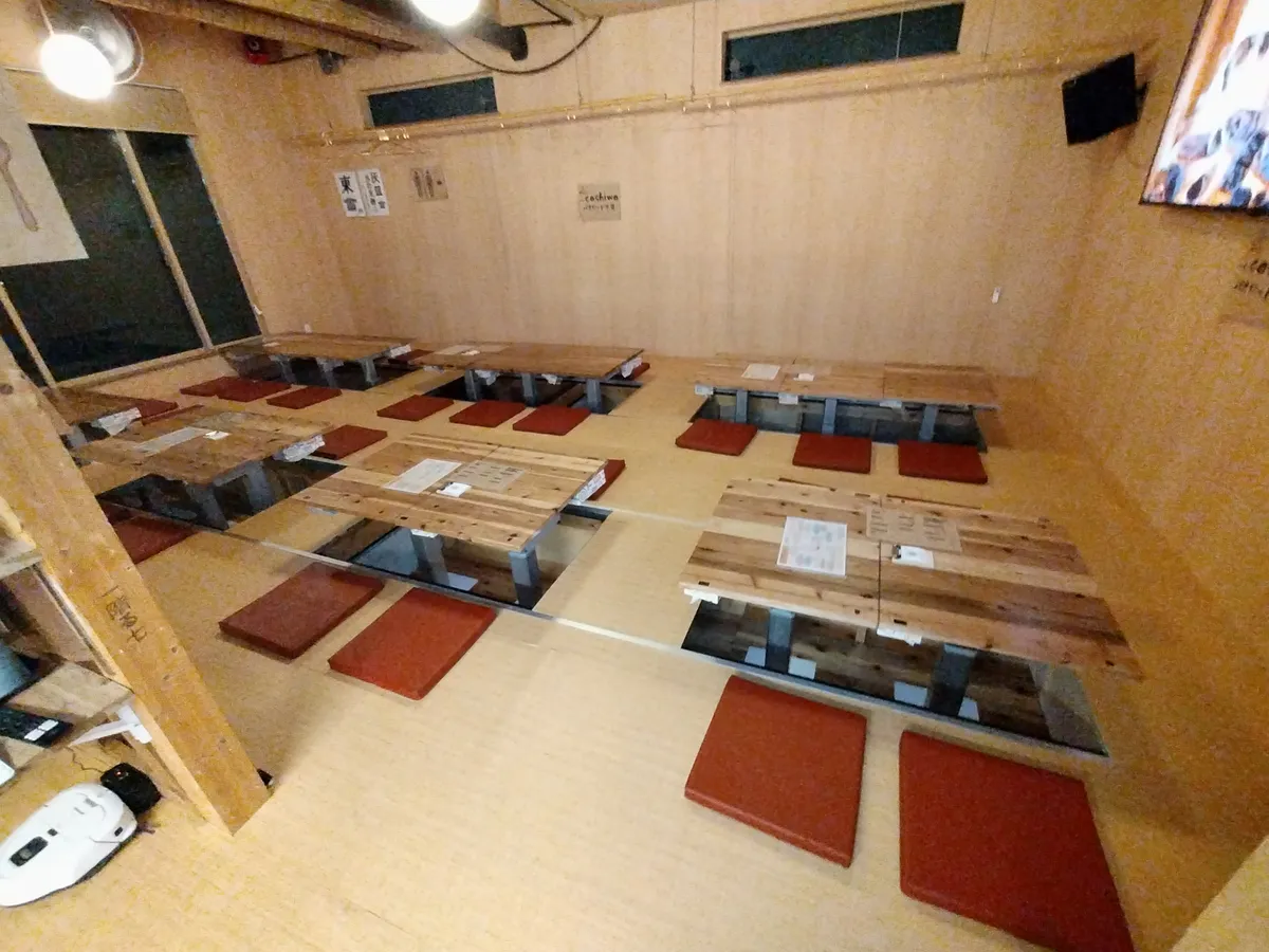 広い掘りごたつの座敷